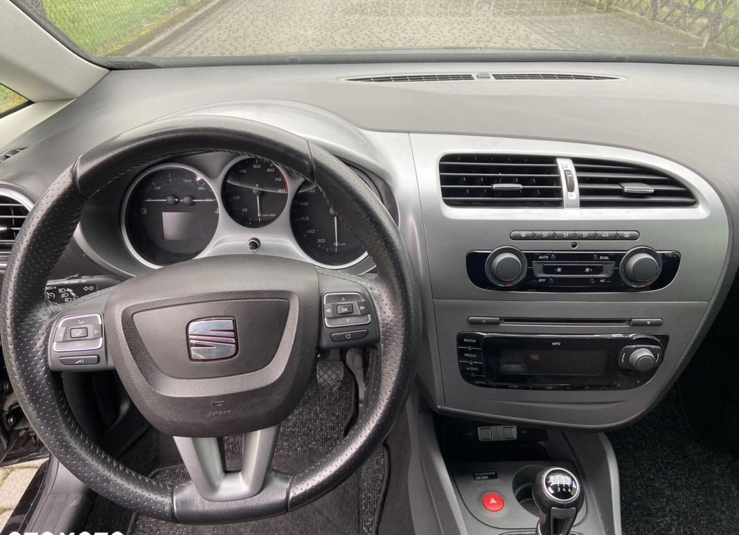 Seat Leon cena 18900 przebieg: 182982, rok produkcji 2009 z Gołdap małe 106